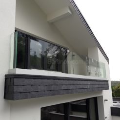 Glasgeländer in einem Aluminiumprofil Glas 16,76 mm VSG ESG transparent glass  Befestigung der Leiste von oben 