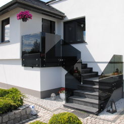 Glasgeländer befestigt in Punkthalterungen aus Edelstahl , Graphitglas 12,76 mm VSG ESG zur Treppe