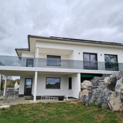 Glasgeländer in einem Aluminiumprofil Glas 12,76 mm VSG ESG graphitglass  Befestigung der Leiste von oben 