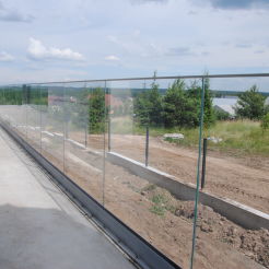 Glasgeländer in einem Aluminiumprofil   Glas 12,76 mm VSG ESG transparent glass  Befestigung der Leiste von oben model F 