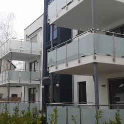  Edelstahlgeländer mit Milchglas mit Handlauf ,befestigung von der Seite V2A 