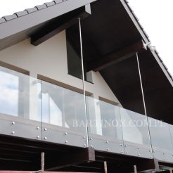 Glasgeländer befestigt in Punkthalterungen aus Edelstahl , Glas 12,76 mm VSG ESG 