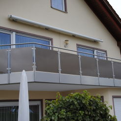  Edelstahlgeländer mit Braunglas mit Handlauf + Untere Edelstahlabdeckung V2A befestigung von der Seite